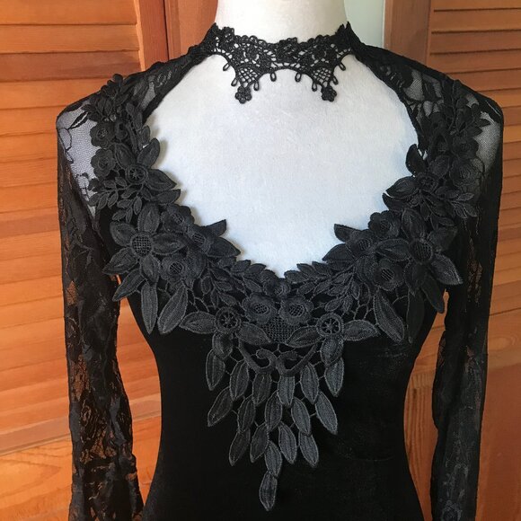 Gothic Victorian Flowers of Evil Black Velvet & Lace Morticia Gown Dress.  NEW! - Picture 2 of 13